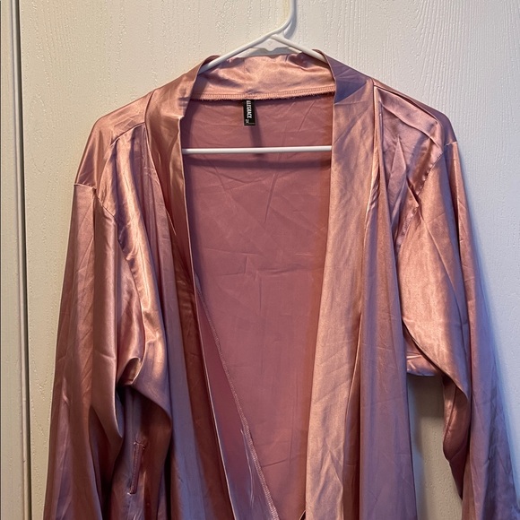 Allegrace Robe - Picture 2 of 3
